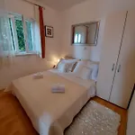 Natasa- Apt.1 דירה